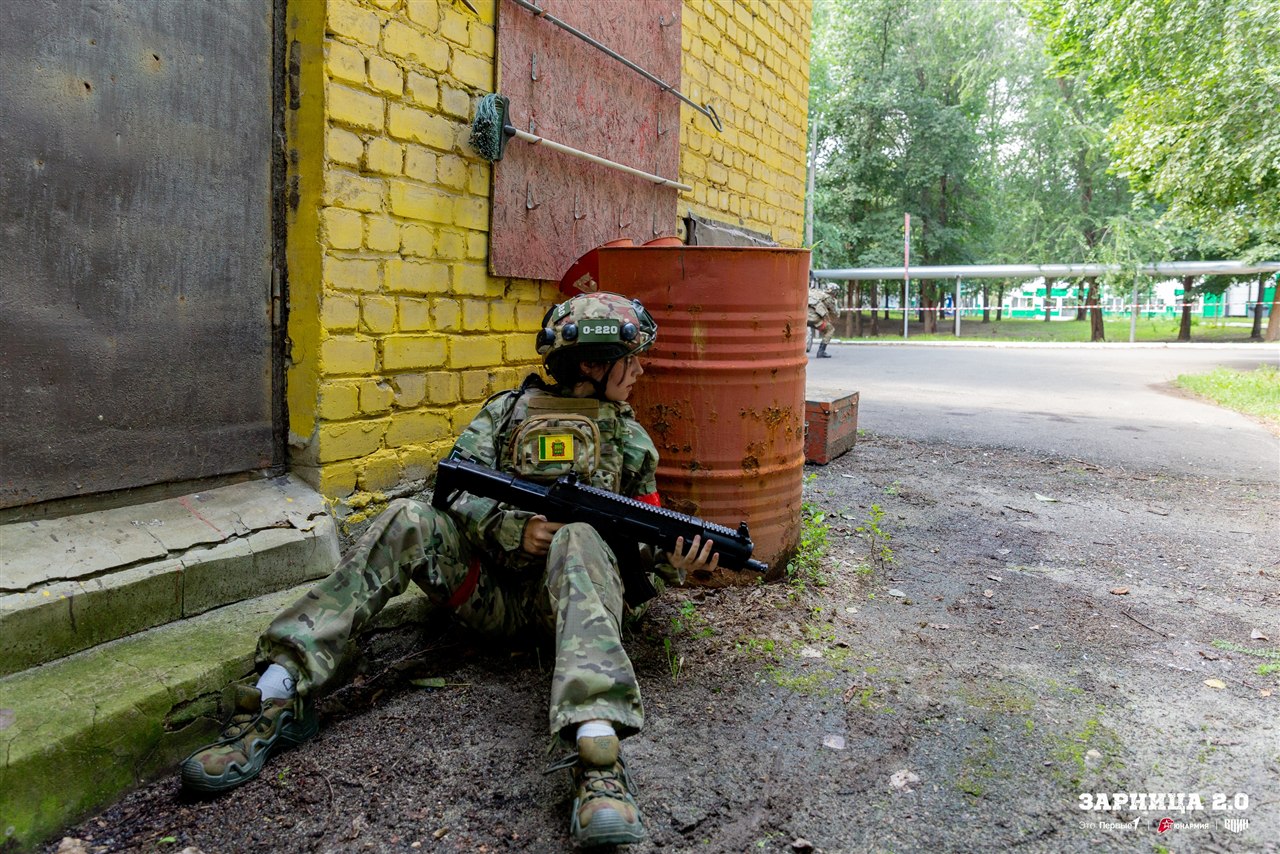Фото «Зарницы 2.0»: Инструктаж команды перед лазертаг-миссией — №882