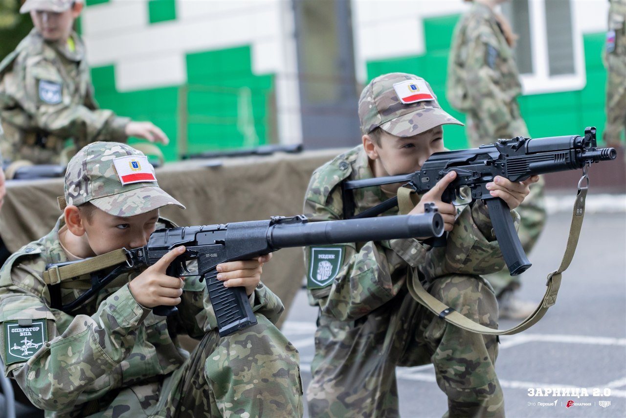 «Зарница 2.0»: Колонна участников вдоль грунтовой дороги — №1009