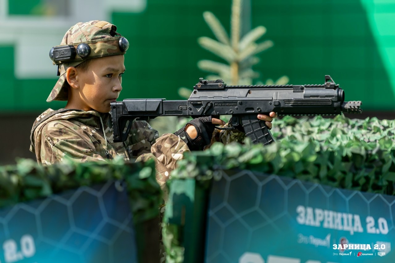 Фото «Зарницы 2.0»: Полный рост: камуфляж и берцы на плацу — №1104
