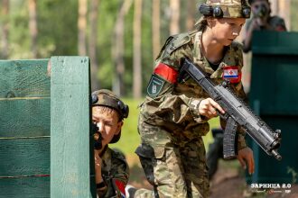 «Зарница 2.0»: Отряд проходит мимо бетонного сооружения — №1135