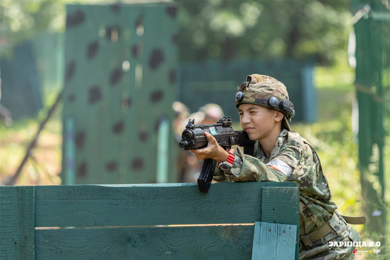 Турнир «Зарницы 2.0» LASERWAR: Группа с тагерами LASERWAR в камуфляже — №1163