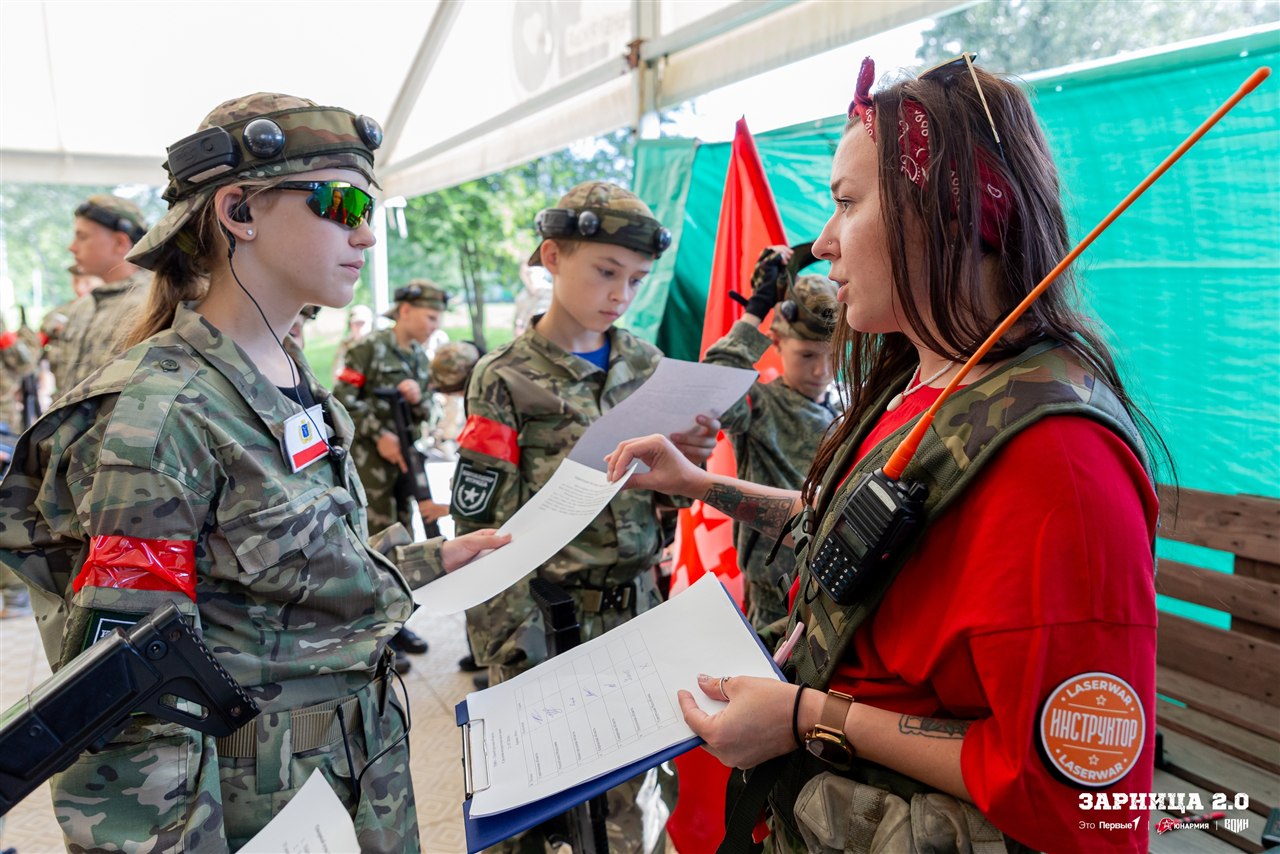 Фото «Зарницы 2.0»: Полный рост: камуфляж и берцы на плацу — №1224
