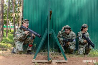 Турнир «Зарницы 2.0» LASERWAR: Строй участников на плацу лагеря «Авангард» — №1241