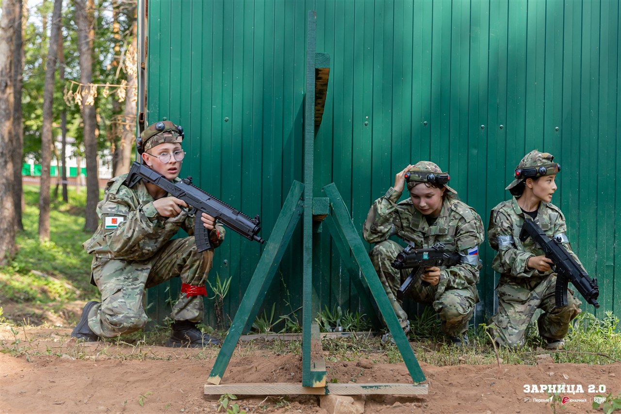 Турнир «Зарницы 2.0» LASERWAR: Строй участников на плацу лагеря «Авангард» — №1241