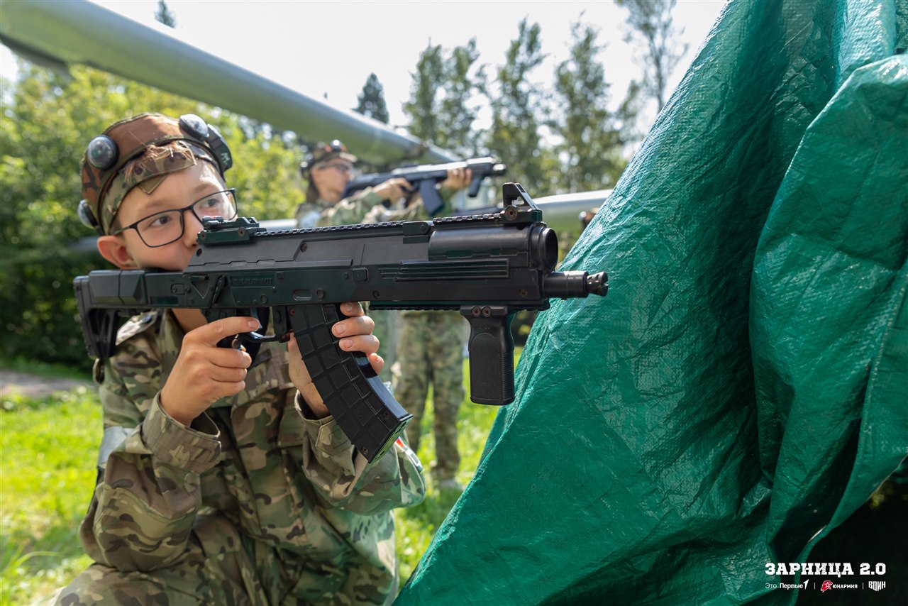 «Зарница 2.0»: Группа с тагерами LASERWAR в камуфляже — №1243