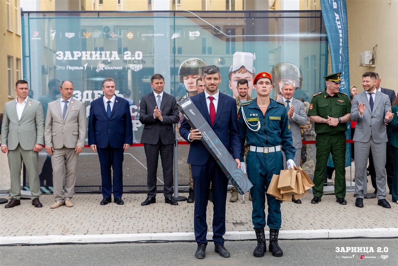 Лагерь «Авангард», лазертаг: Широкий кадр строя на тренировочном поле — №1378