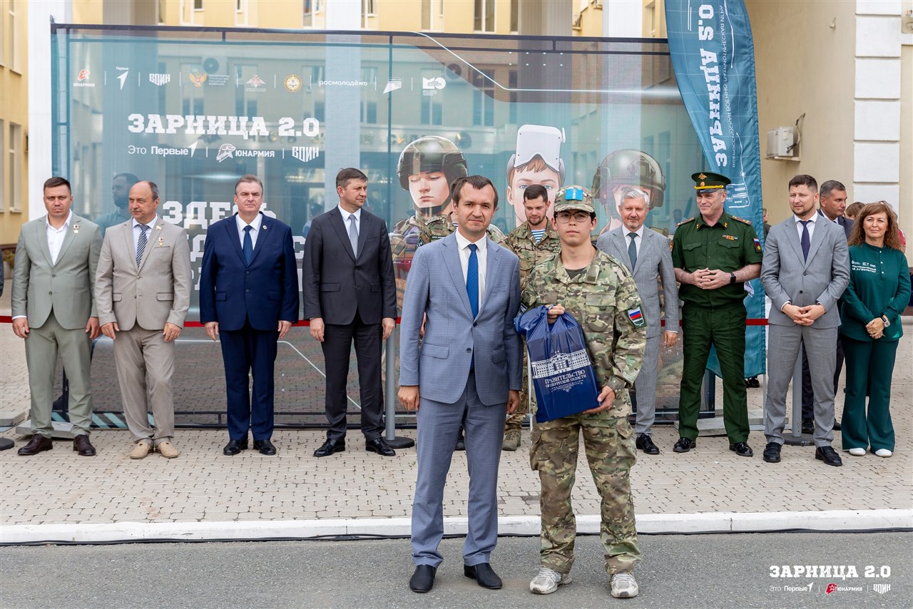 Турнир «Зарницы 2.0» LASERWAR: Ряд тактических шлемов в построении — №1385