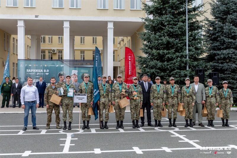 Турнир «Зарницы 2.0» LASERWAR: Группа с тагерами LASERWAR в камуфляже — №1403