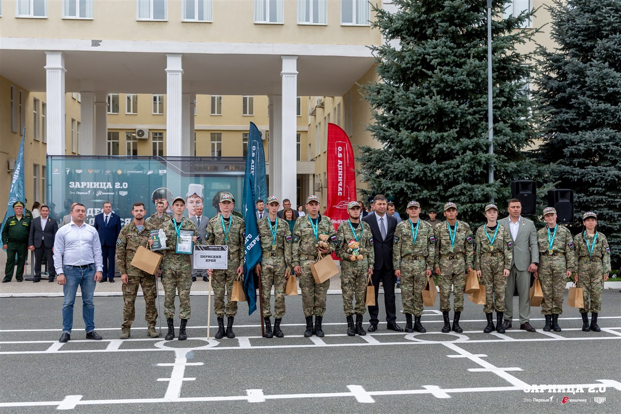 Турнир «Зарницы 2.0» LASERWAR: Группа с тагерами LASERWAR в камуфляже — №1403