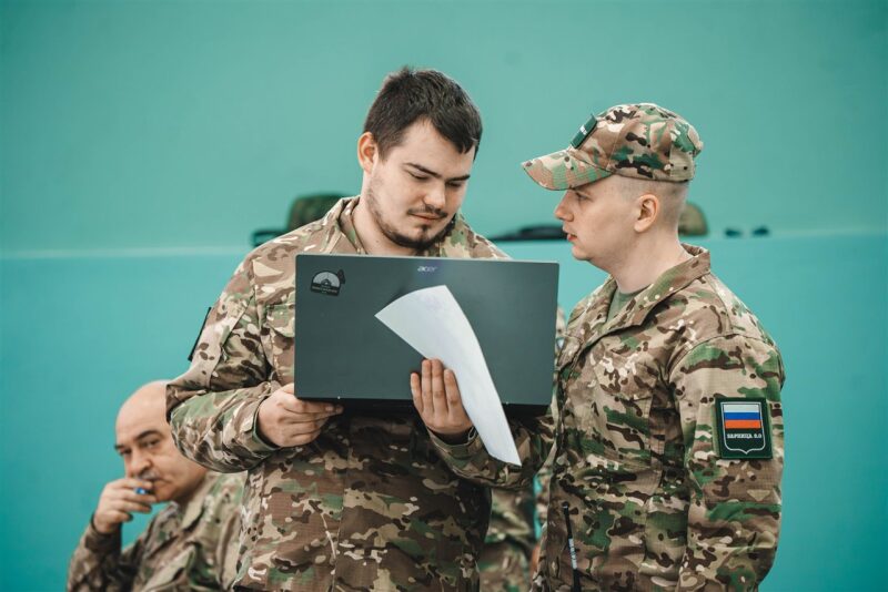 «Зарница 2.0»: строй участников на плацу лагеря «Авангард» на «Зарнице 2.0»