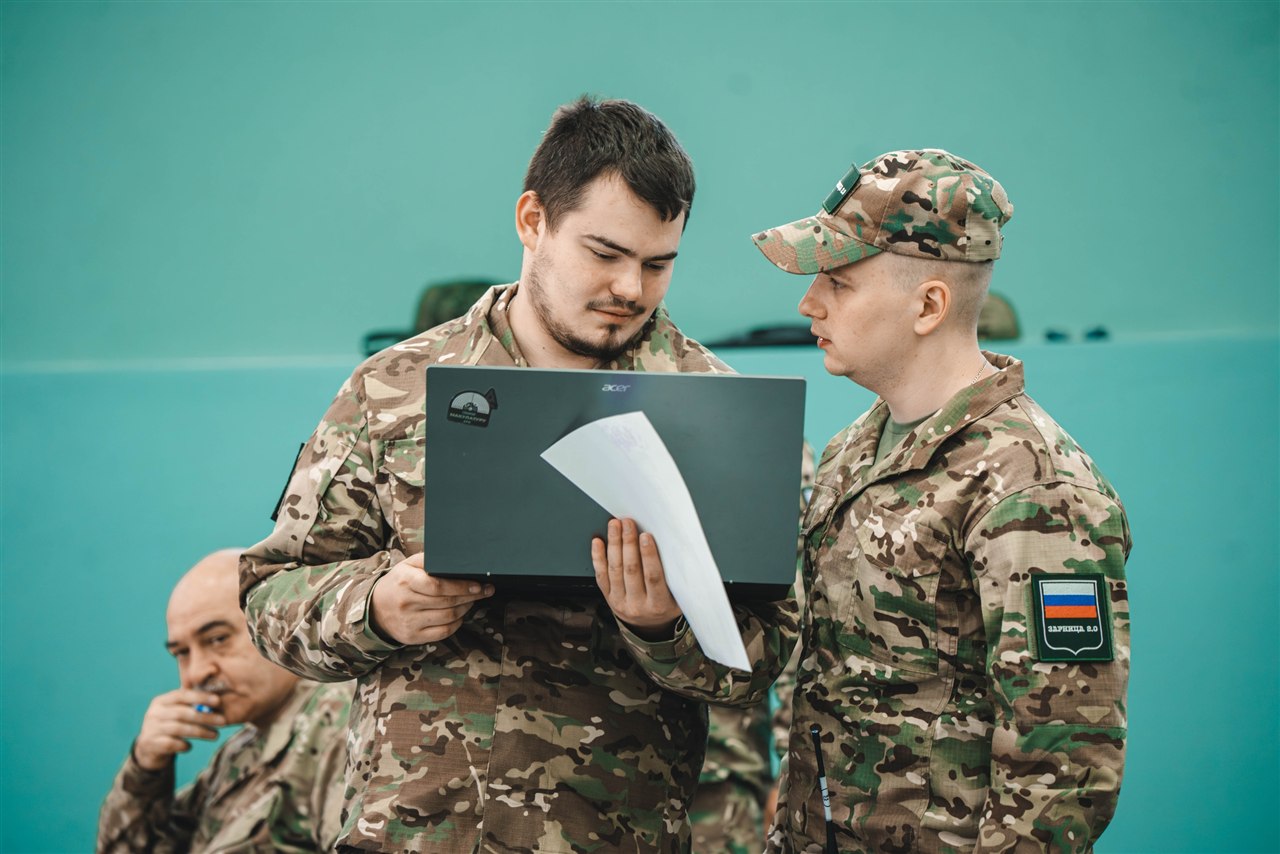 «Зарница 2.0»: строй участников на плацу лагеря «Авангард» на «Зарнице 2.0»