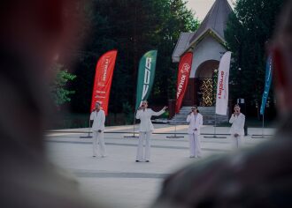 Лагерь «Авангард», лазертаг: полный рост: камуфляж и берцы на плацу в лагере «Авангард»