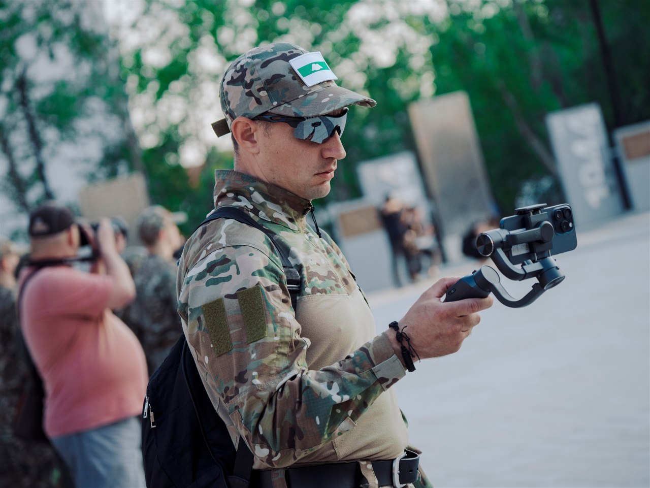 Турнир «Зарницы 2.0» LASERWAR: групповой портрет отряда на полигоне во время миссии лазертага
