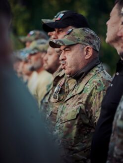 Фото «Зарницы 2.0»: Полный рост: камуфляж и берцы на плацу — №144