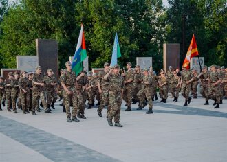 «Зарница 2.0»: Колонна участников вдоль грунтовой дороги — №169