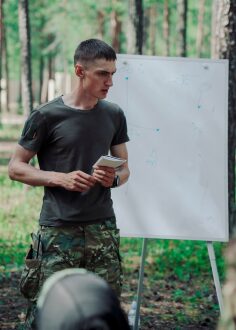 Лазертаг LASERWAR: Колонна участников вдоль грунтовой дороги — №249