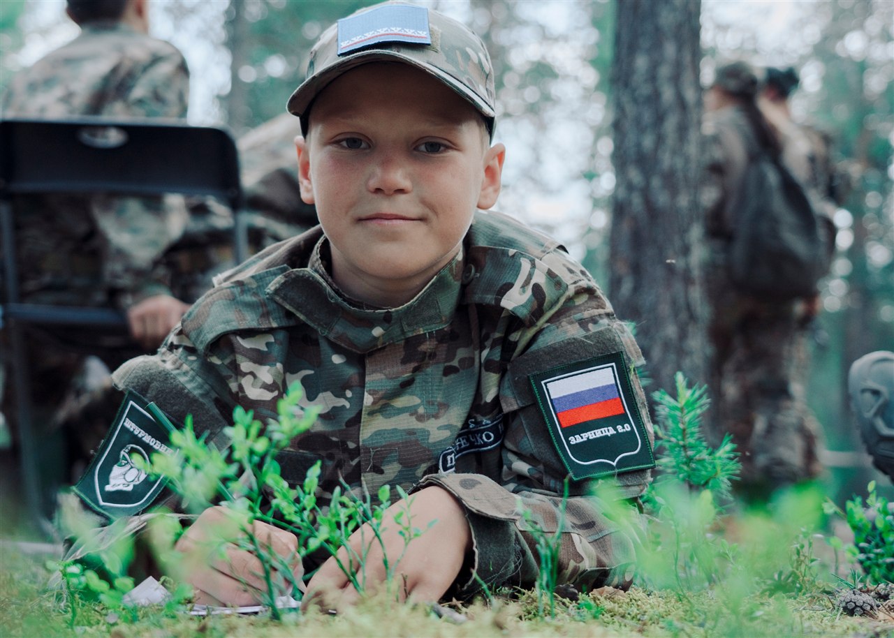 Фото «Зарницы 2.0»: Полный рост: камуфляж и берцы на плацу — №264