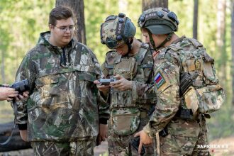 Турнир «Зарницы 2.0» LASERWAR: Строй участников на плацу лагеря «Авангард» — №521