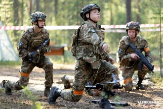 Турнир «Зарницы 2.0» LASERWAR: Группа с тагерами LASERWAR в камуфляже — №563
