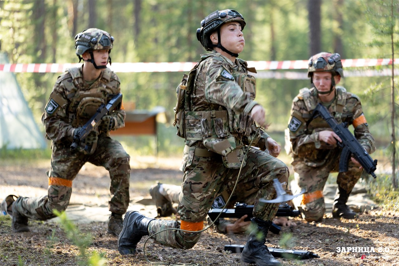 Турнир «Зарницы 2.0» LASERWAR: Группа с тагерами LASERWAR в камуфляже — №563