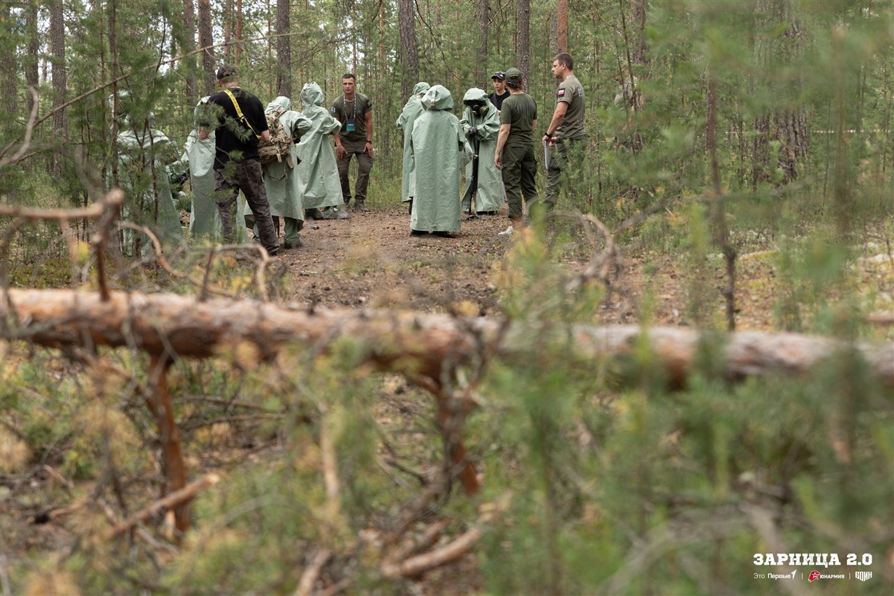 Лазертаг LASERWAR: Отряд проходит мимо бетонного сооружения — №735