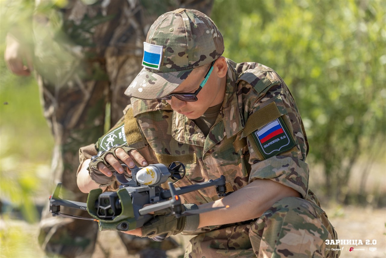 Турнир «Зарницы 2.0» LASERWAR: Групповой портрет отряда на полигоне — №833