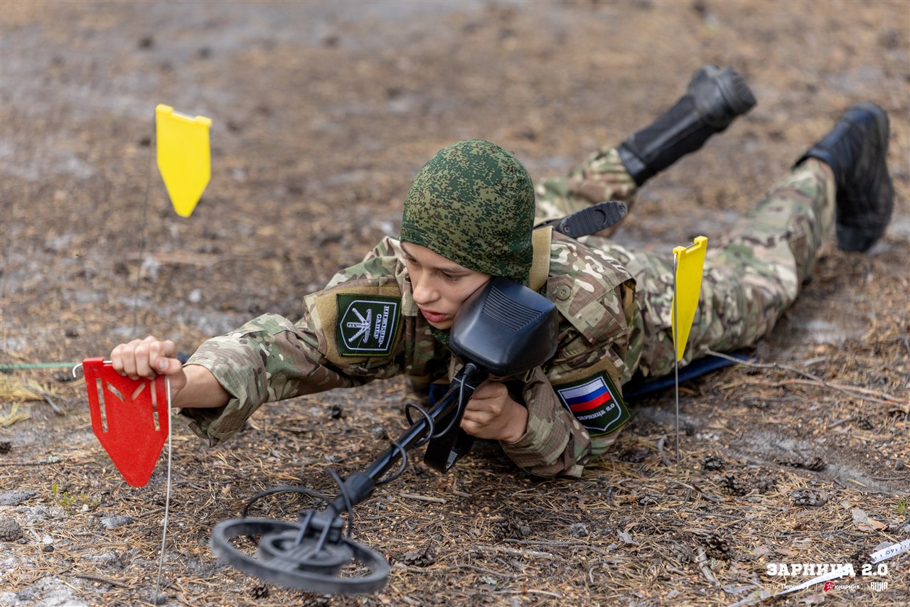 Фото «Зарницы 2.0»: Инструктаж команды перед лазертаг-миссией — №882