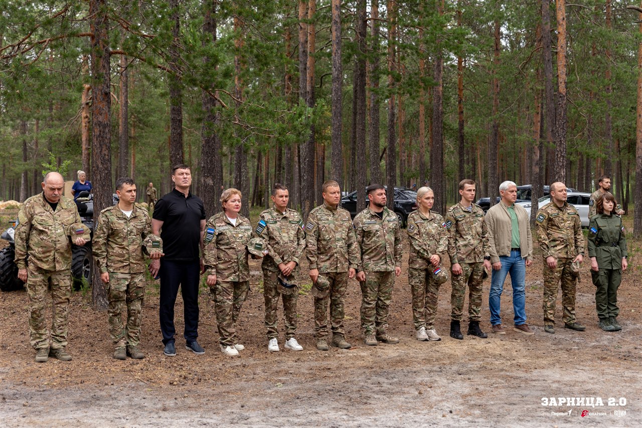 Турнир «Зарницы 2.0» LASERWAR: Ряд тактических шлемов в построении — №1025