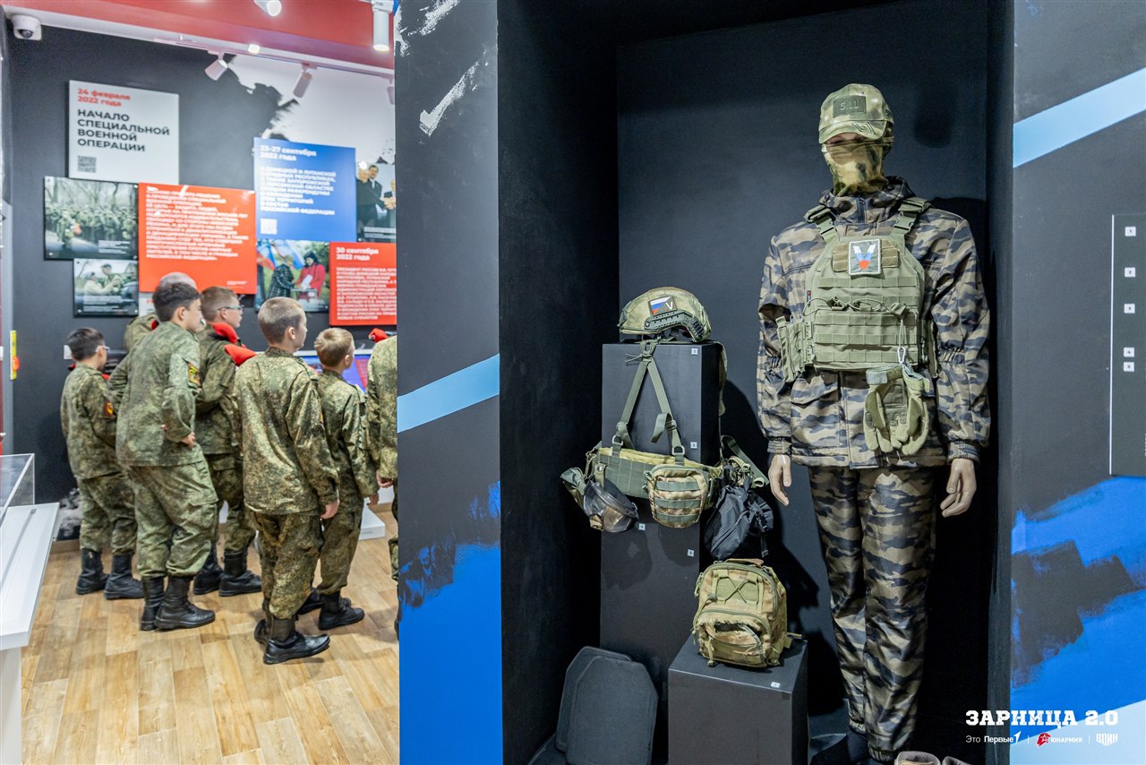 Турнир «Зарницы 2.0» LASERWAR: Группа с тагерами LASERWAR в камуфляже — №1043
