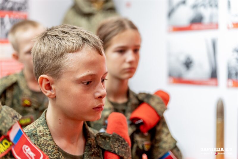 «Зарница 2.0»: Строй участников на плацу лагеря «Авангард» — №1081