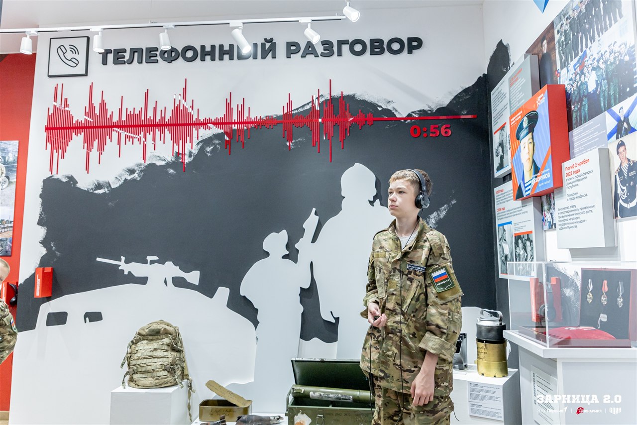 Лазертаг LASERWAR: Команда держит сектор наблюдения — №1137