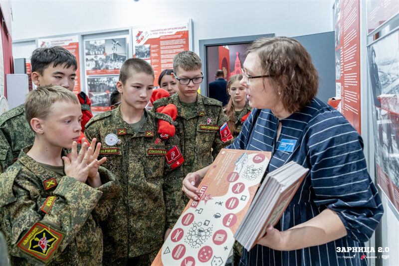 Турнир «Зарницы 2.0» LASERWAR: Ряд тактических шлемов в построении — №1145
