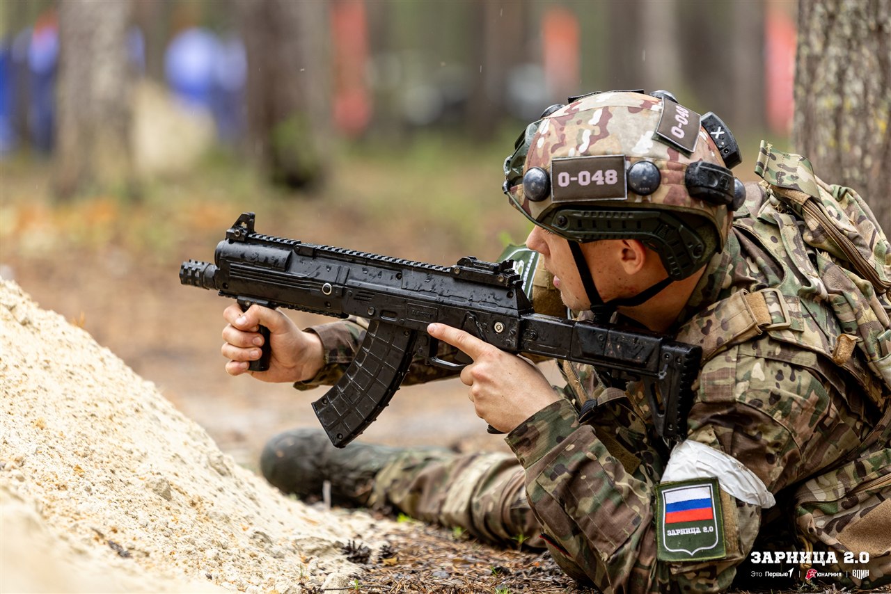 Турнир «Зарницы 2.0» LASERWAR: Колонна участников вдоль грунтовой дороги — №1169