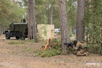 Турнир «Зарницы 2.0» LASERWAR: Строй участников на плацу лагеря «Авангард» — №1241