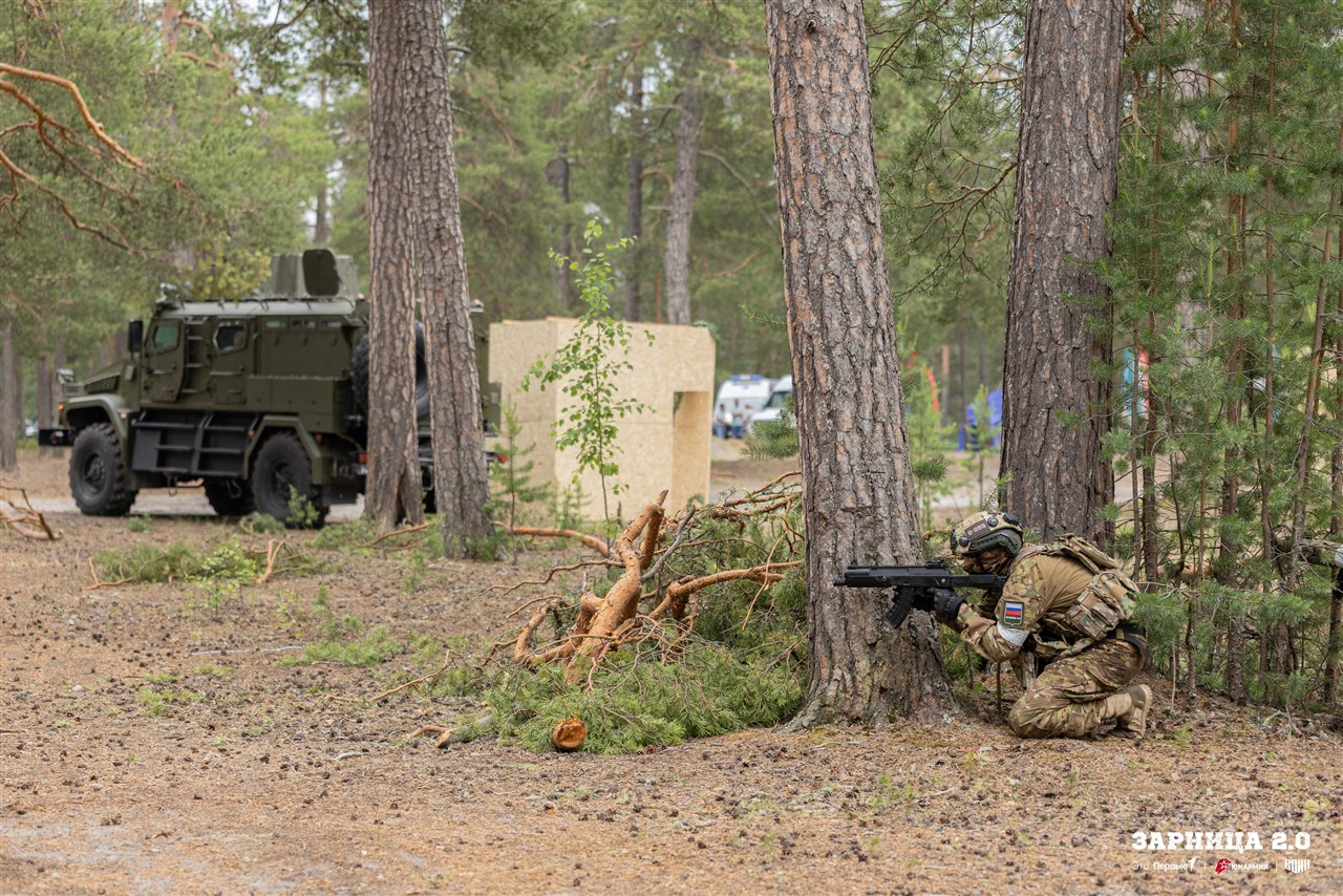 Турнир «Зарницы 2.0» LASERWAR: Строй участников на плацу лагеря «Авангард» — №1241
