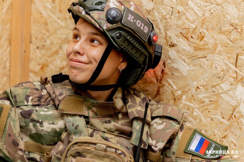 «Зарница 2.0»: Колонна участников вдоль грунтовой дороги — №1249