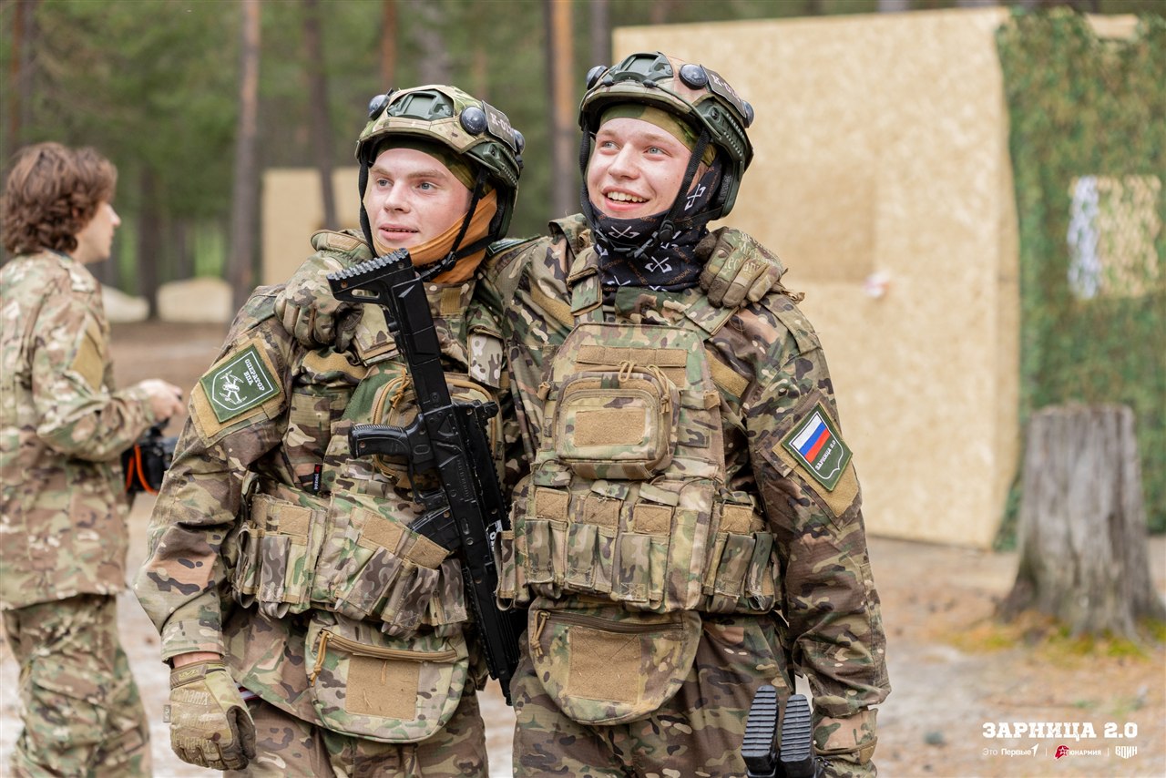 Турнир «Зарницы 2.0» LASERWAR: Группа с тагерами LASERWAR в камуфляже — №1283