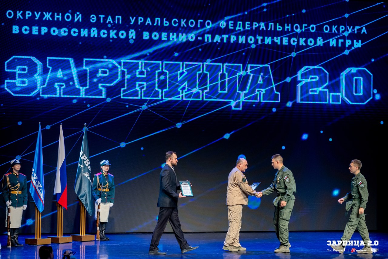 Лазертаг LASERWAR: Отряд проходит мимо бетонного сооружения — №1455