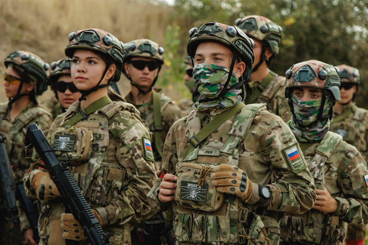 Лазертаг LASERWAR: быстрая перебежка между укрытиями на площадке LASERWAR