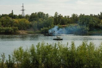 Фото «Зарницы 2.0»: инструктаж команды перед лазертаг-миссией на полигоне «Зарницы 2.0»