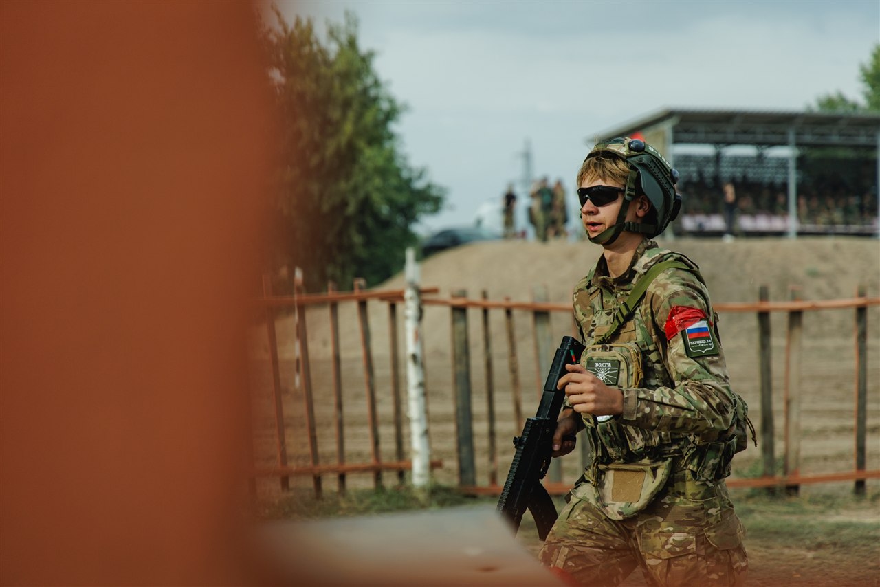 Турнир «Зарницы 2.0» LASERWAR: подготовка тагеров перед выходом во время миссии лазертага