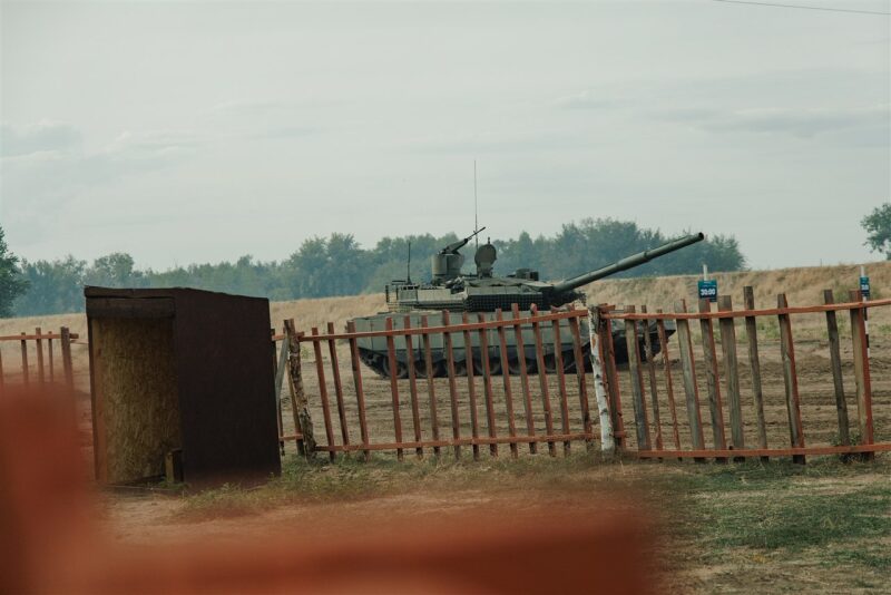Фото «Зарницы 2.0»: церемониальный кадр игрового дня на полигоне «Зарницы 2.0»