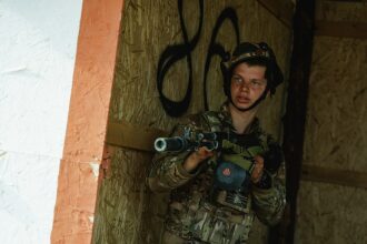 Лазертаг LASERWAR: строй участников на плацу лагеря «Авангард» на площадке LASERWAR