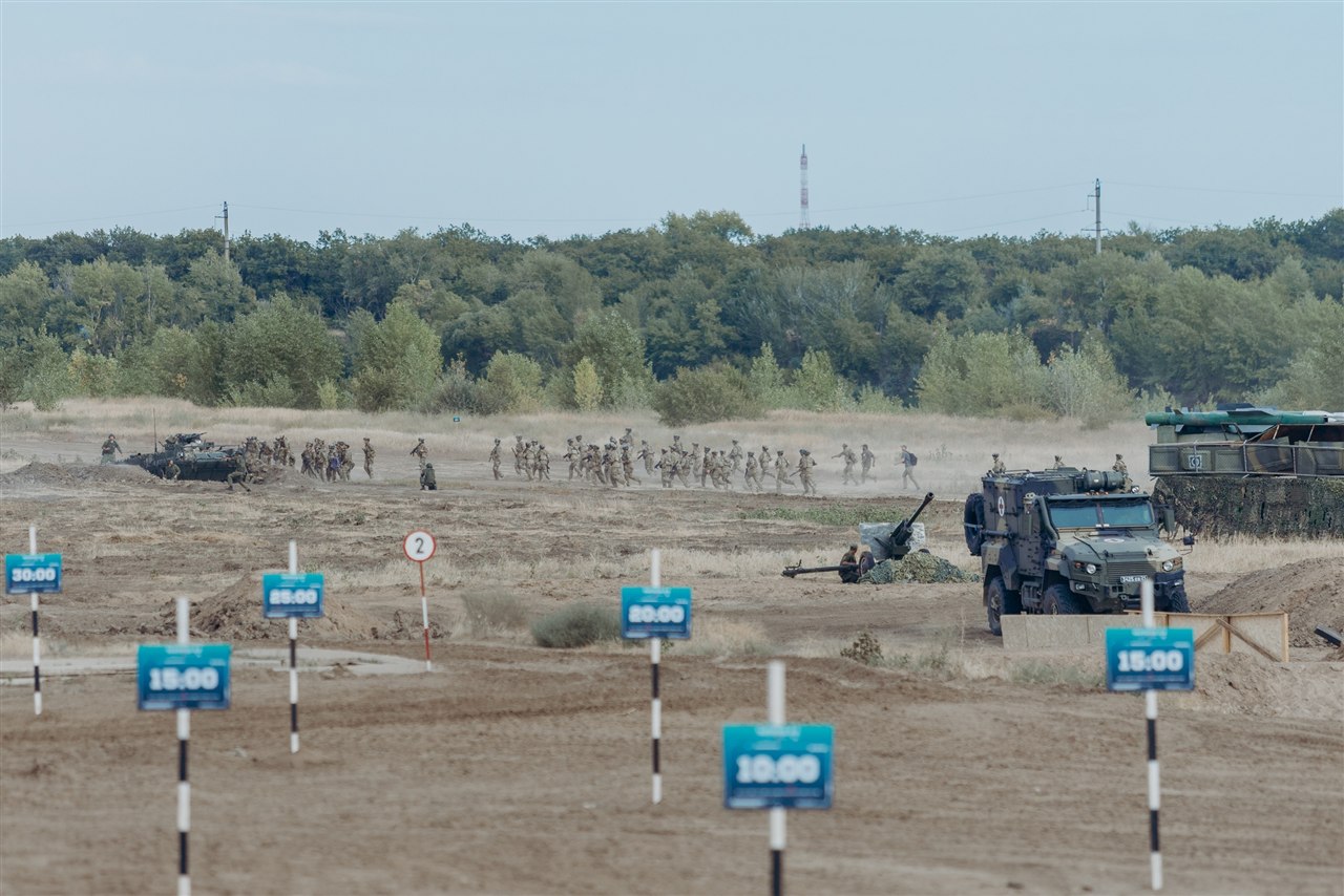Лагерь «Авангард», лазертаг: Портрет бойца в шлеме LASERWAR — №250