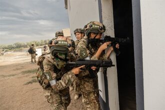 Фото «Зарницы 2.0»: Широкий кадр строя на тренировочном поле — №378