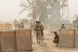 Фото «Зарницы 2.0»: Полный рост: камуфляж и берцы на плацу — №384