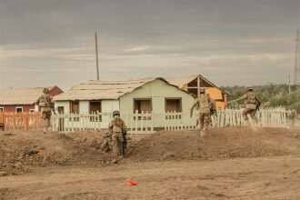 «Зарница 2.0»: Отряд проходит мимо бетонного сооружения — №415