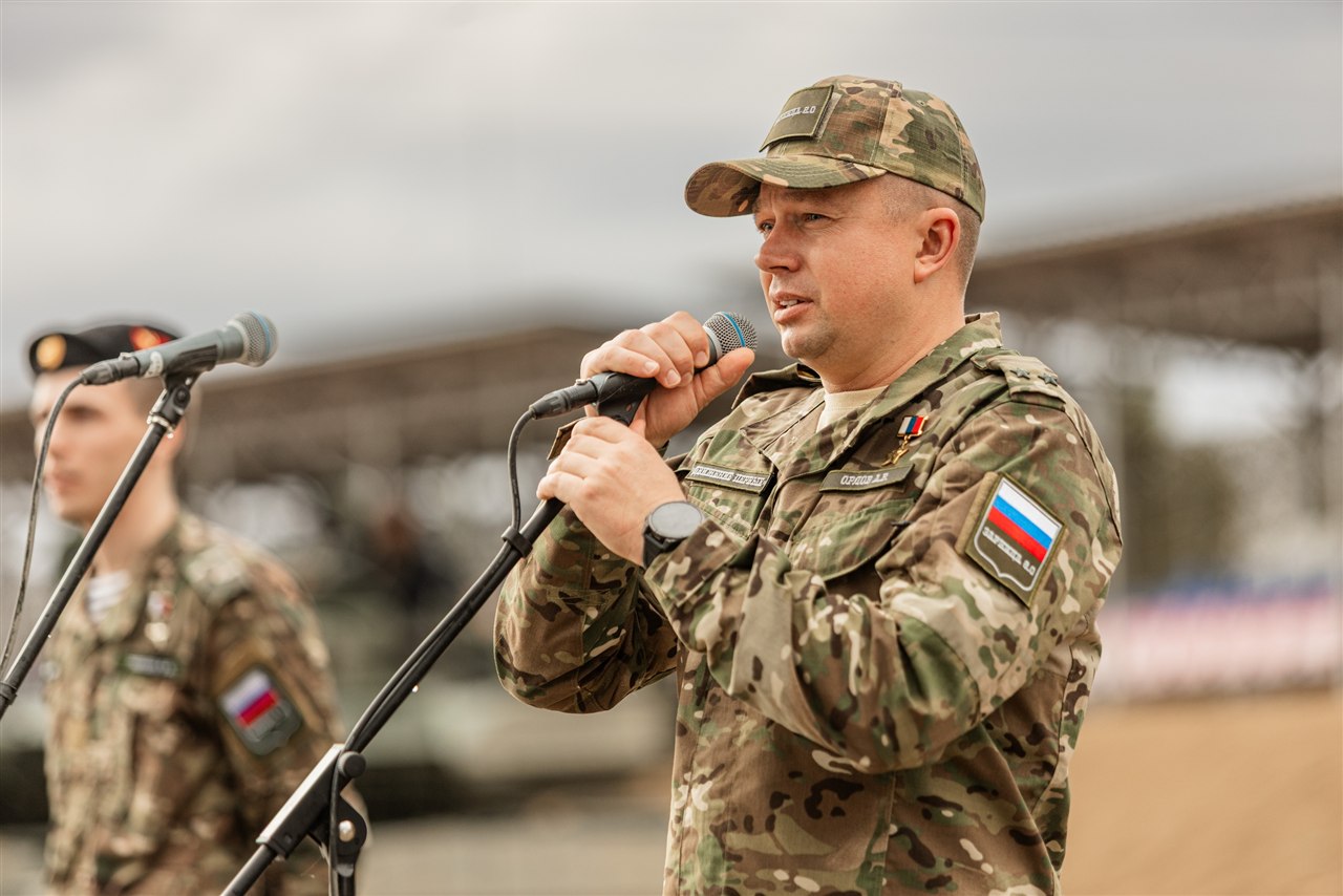 Турнир «Зарницы 2.0» LASERWAR: Колонна участников вдоль грунтовой дороги — №449