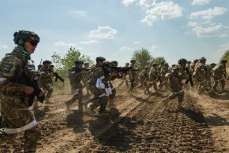 Фото «Зарницы 2.0»: сбор команды у информационного маркера на полигоне «Зарницы 2.0»