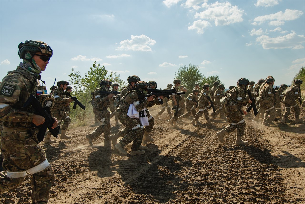 Фото «Зарницы 2.0»: сбор команды у информационного маркера на полигоне «Зарницы 2.0»